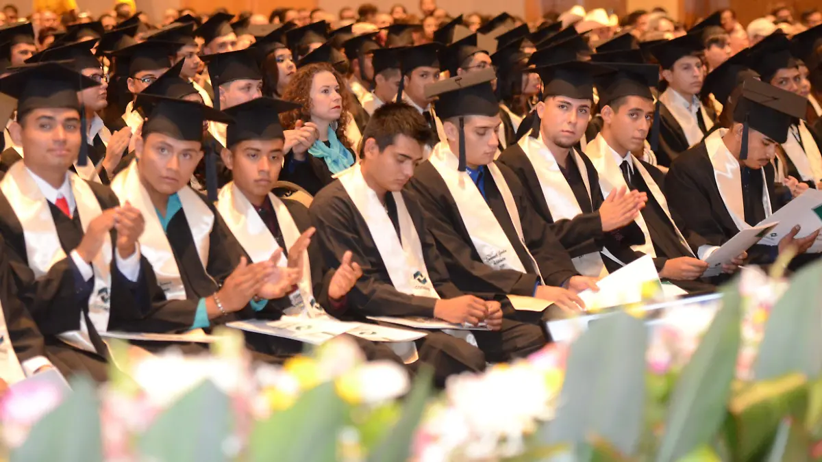 graduacion de roy del conalep (42)