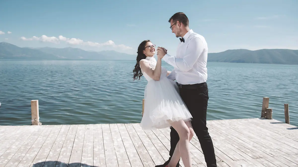 pexels-dejan-krstevski-1569178