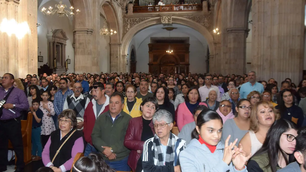 Imposicion de sotanas en misa en catedral (12)