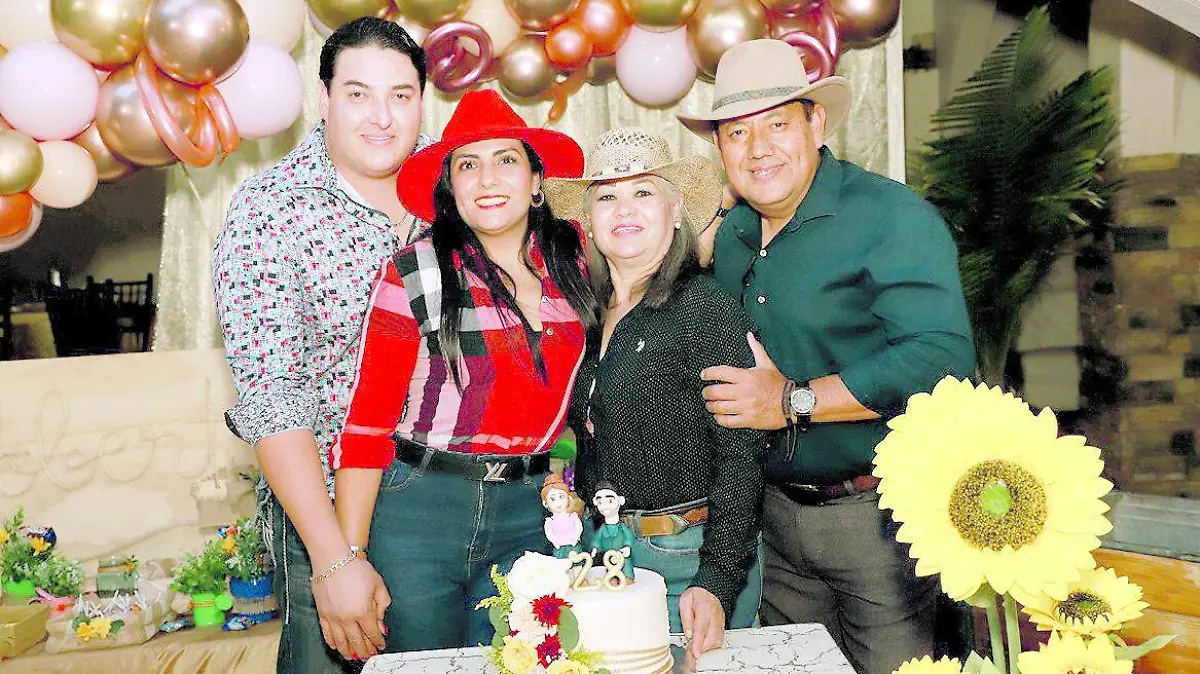 2-Fernando Parra, Patsy Granados, Martha y Jesús Hernández.