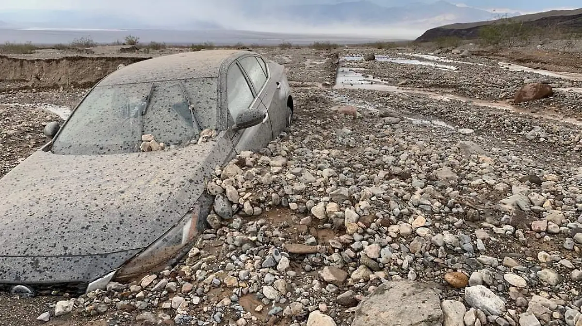 arrastre tras lluvia en valle de la muerte