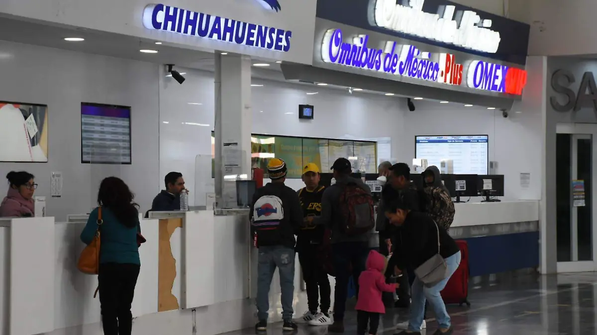 central camionera pasajeros turistas omnibus