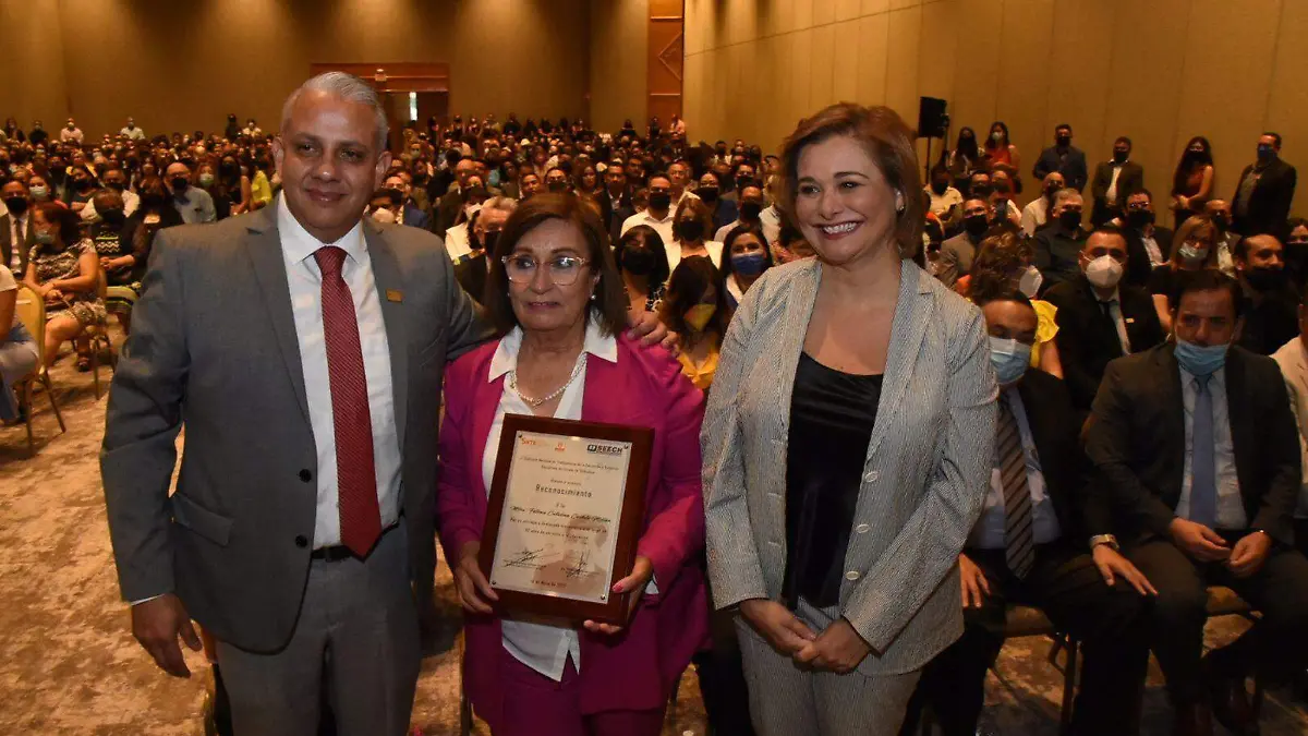 reconocimiento maestros portada