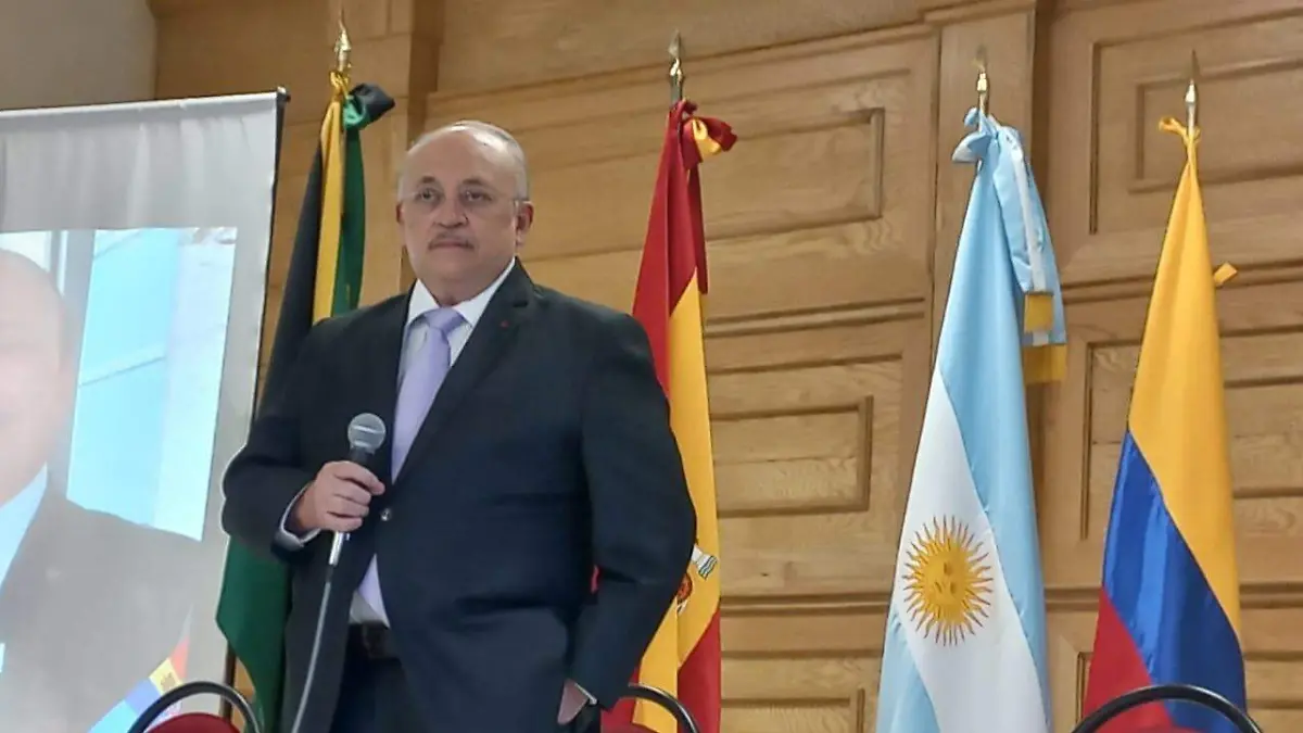 embajador eduardo roldan