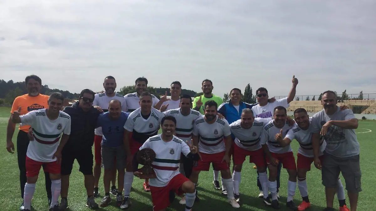 EQUIPO CAMPEON ESTATAL-6 COLAS