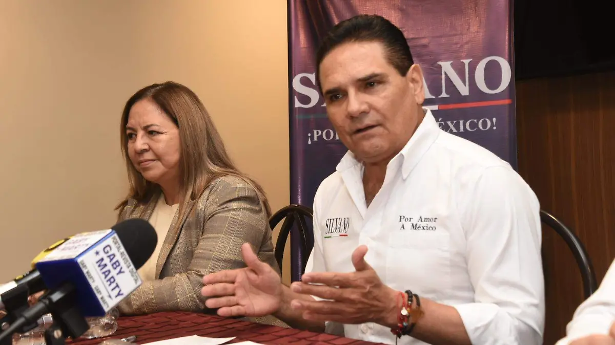 Silvano Aureoles (2)