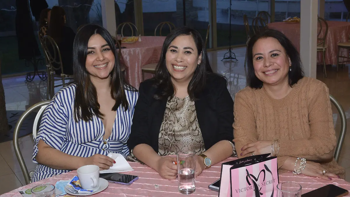 TANYA FLORES,KAREN ORTEGA Y VICTORIA DIAZ