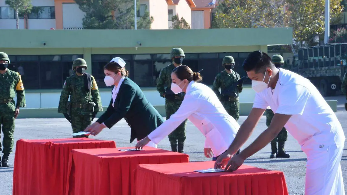 Evento militar condecoración ceremonia (5)