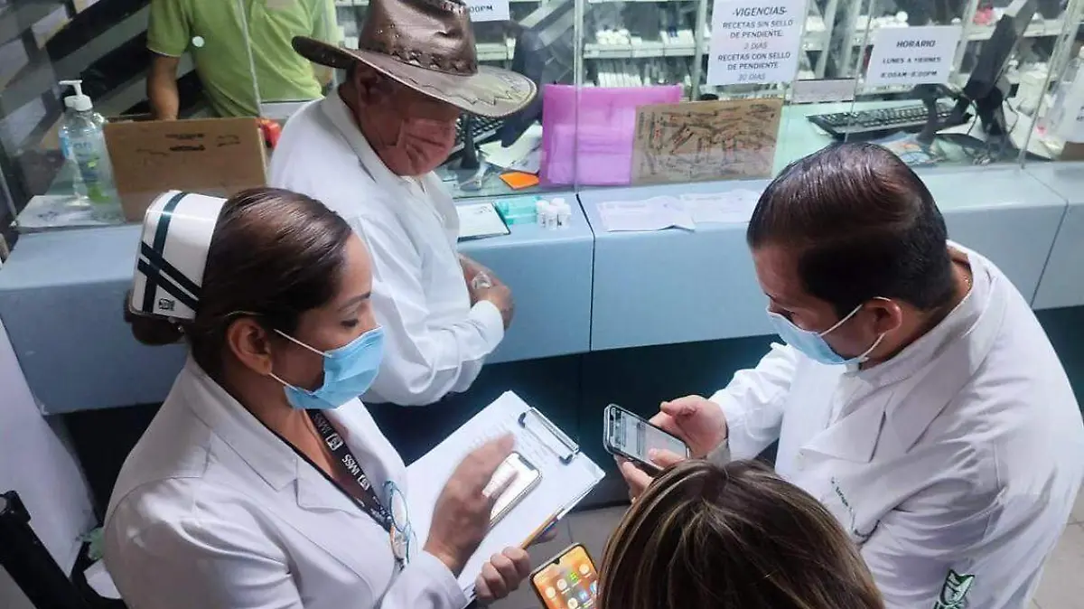 hospital imss médico pacientes tercera edad
