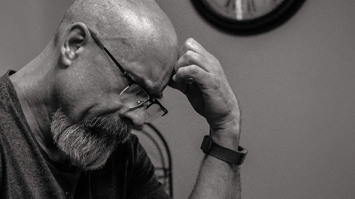 calvo calvicie alopecia triste hombre