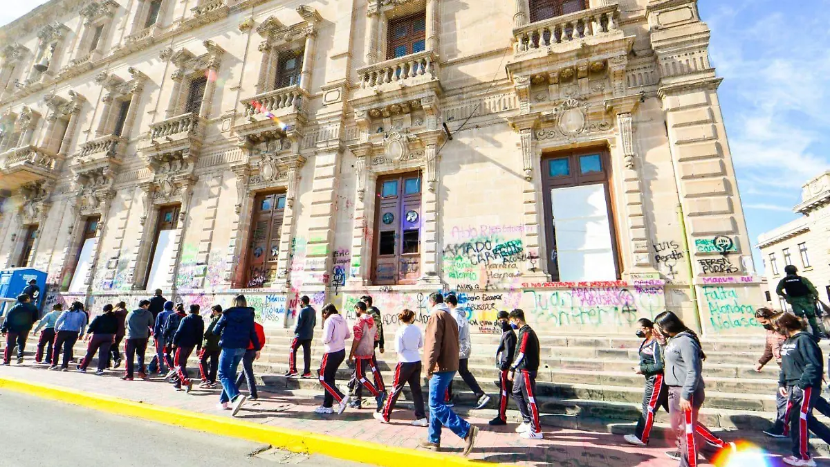 Estudiantes escuelas 12