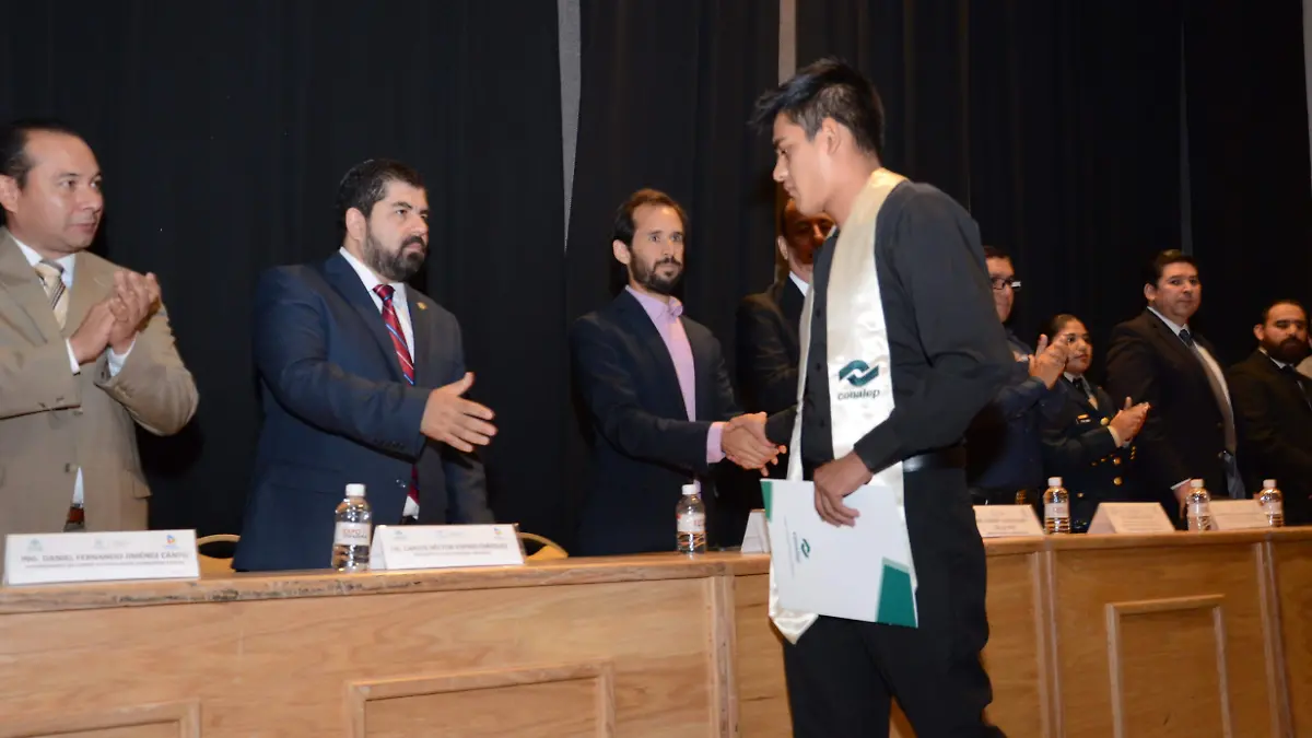 graduacion de roy del conalep (13)
