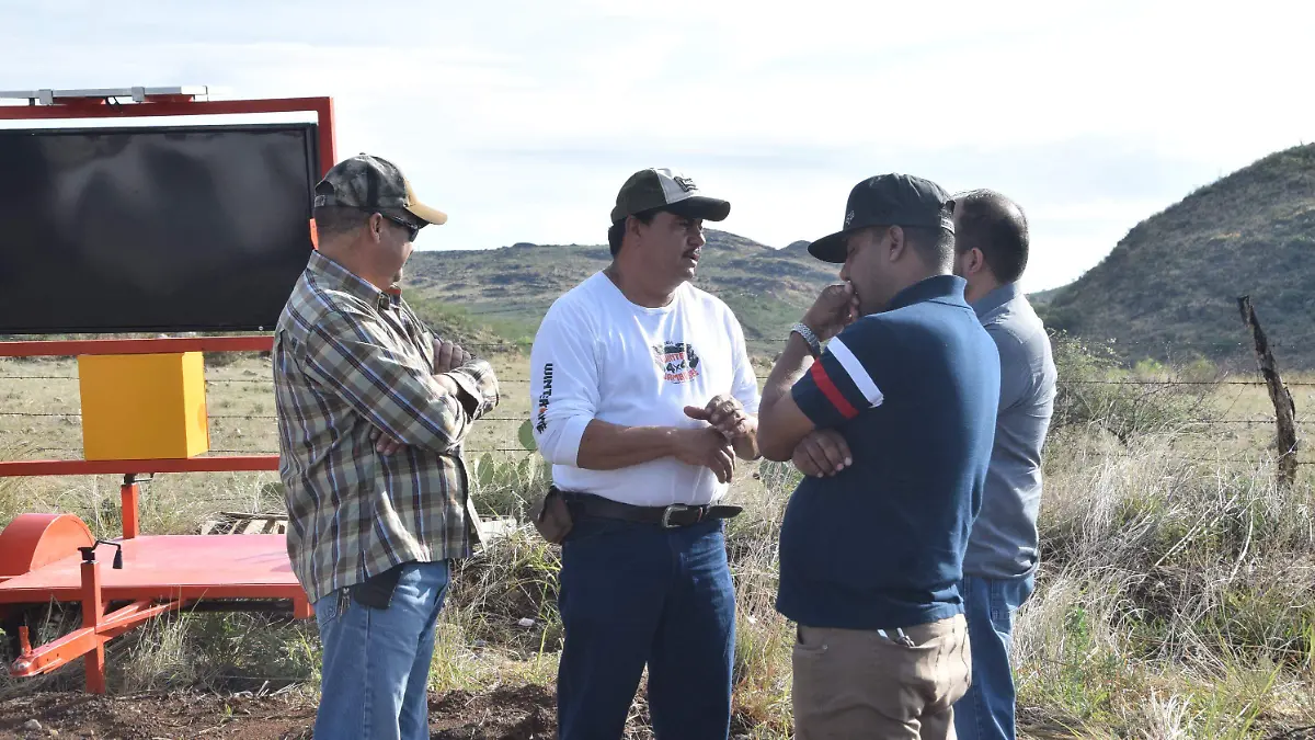 Manifestacion agremiados de la ctm paran labores a maquinaria km 88 a parral (13)