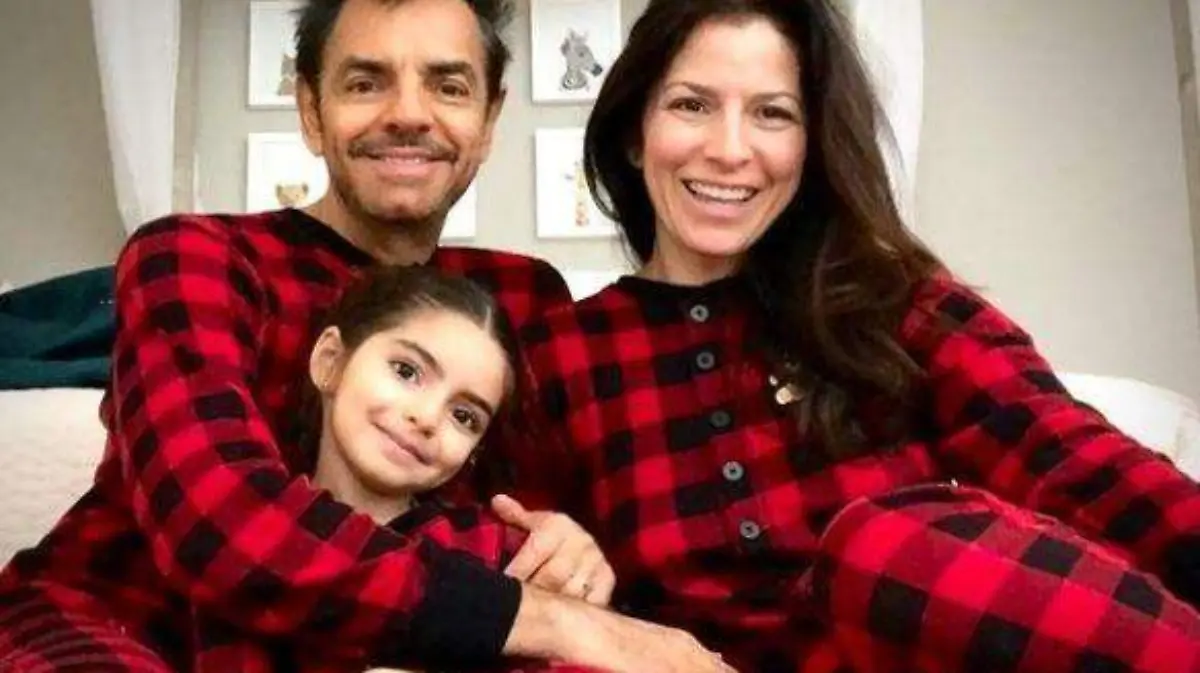Alessandra Rosaldo con Aitana y Eugenio Derbez