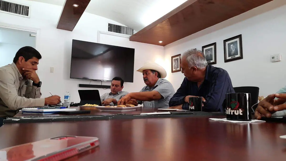 REUNION PRODUCTORES FERTILIZANTE (3)