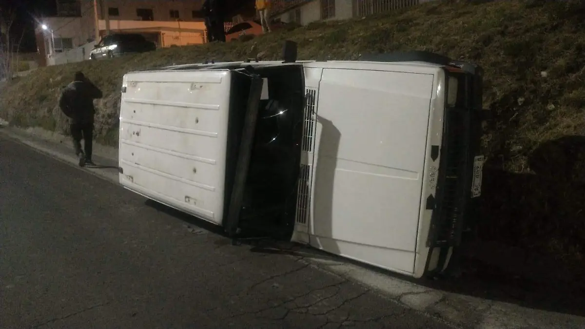 camioneta volcada
