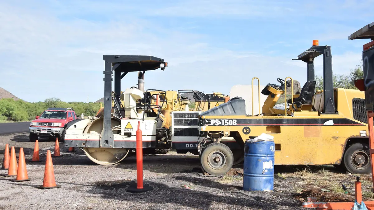 Manifestacion agremiados de la ctm paran labores a maquinaria km 88 a parral (3)