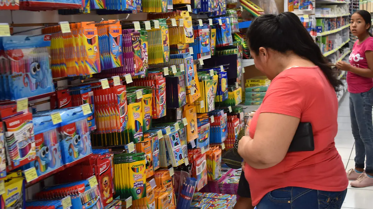 SE PREPARAN PARA REGRESO A CLASES NOTA PALOMA  (8)