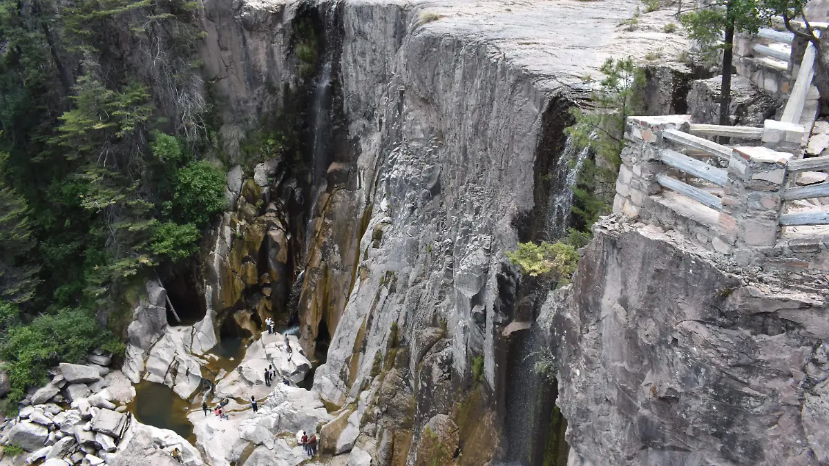CASI SIN AGUA LA CASCADA DE CUSARARE (3)