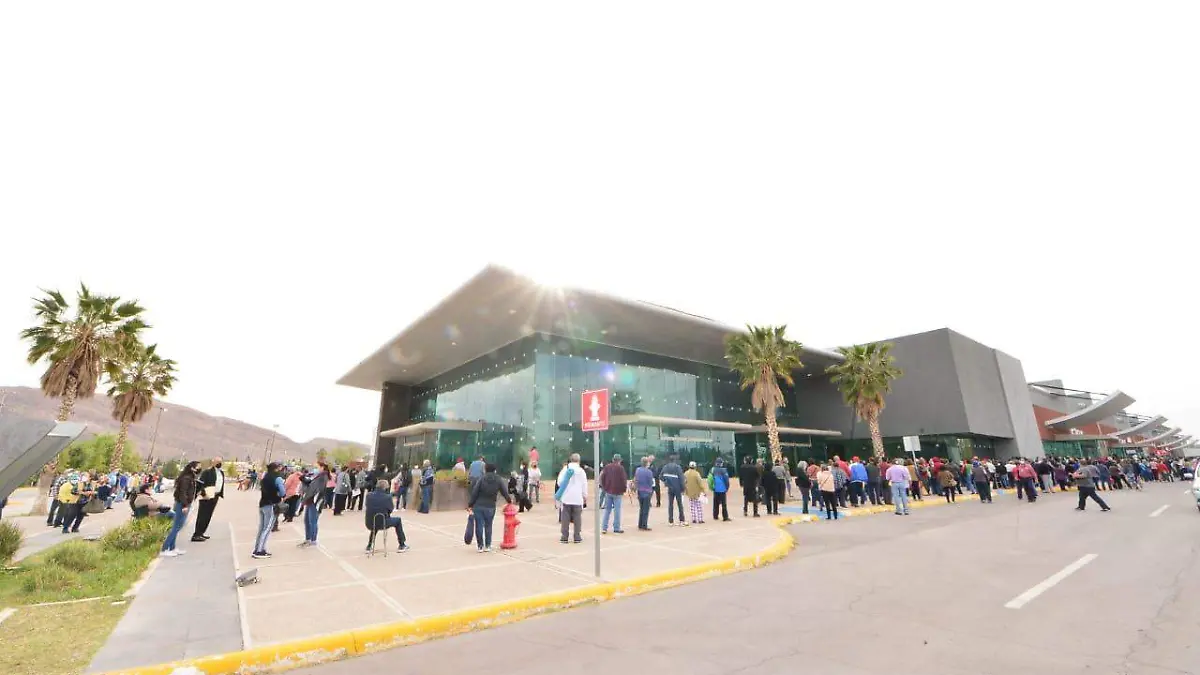 Vacunación centro convenciones día 2-4