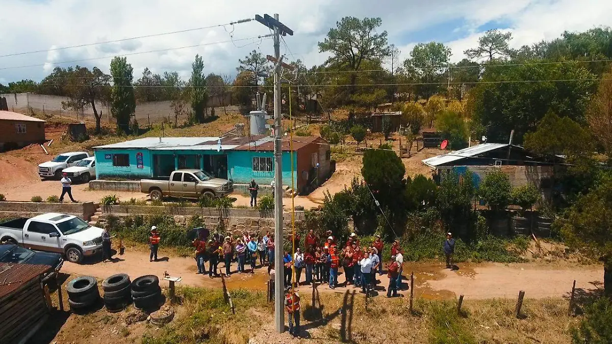En Tomochi arrancan pavimentación ampliación de red eléctrica