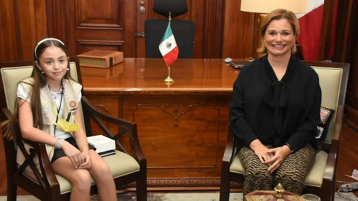 Reporterita en entrevista 