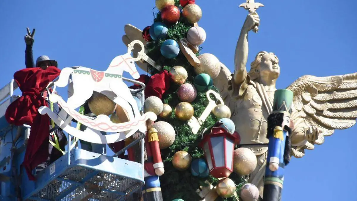 adornos navideños en el centro