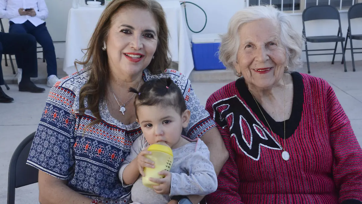 3 DIANA DE LA TORRE,ELIZA REGINA CERVANTES Y BERTHA DE LA TORRE