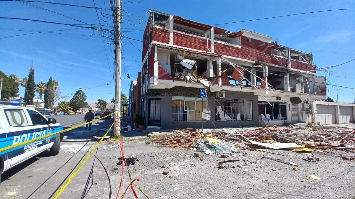 derrumbes por explosión en la zarco