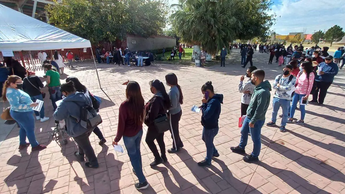 filas vacunas en deportiva sur