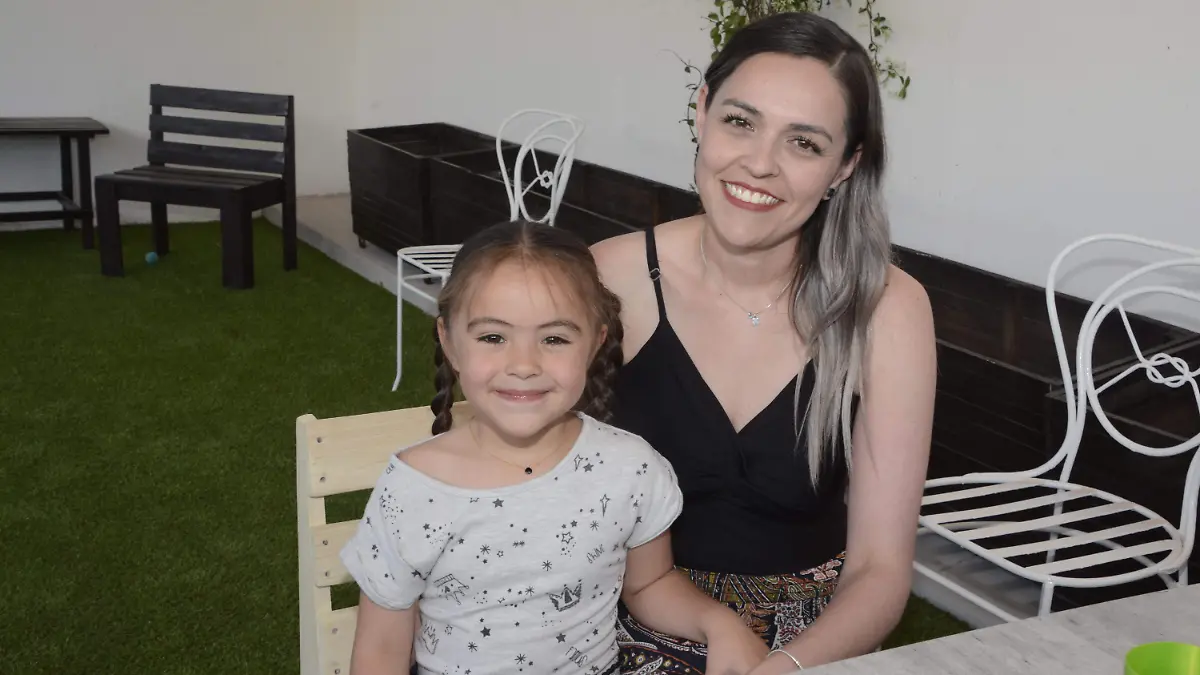 4 MARLEM DE LA TORRE Y FRIDA VILLALOBOS