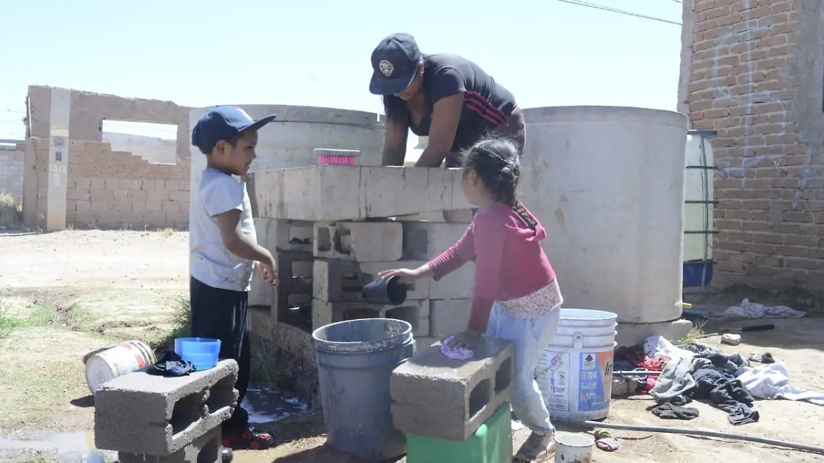 Padecen falta de agua