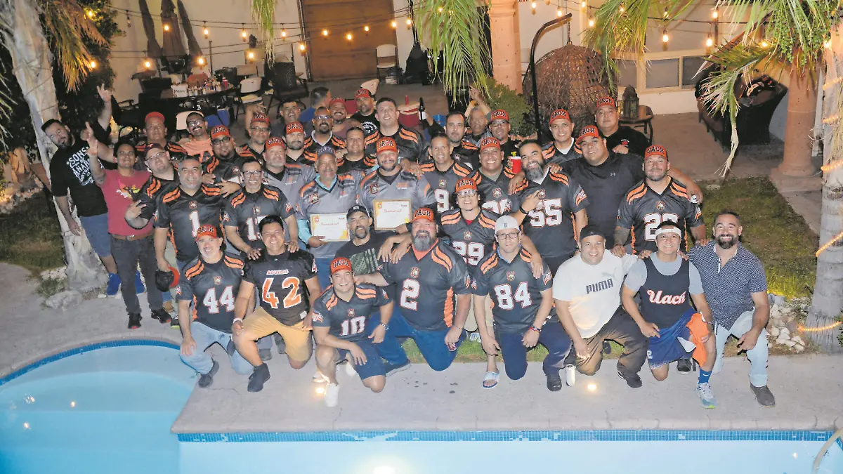 Asistentes al evento de excompañeros de equipo