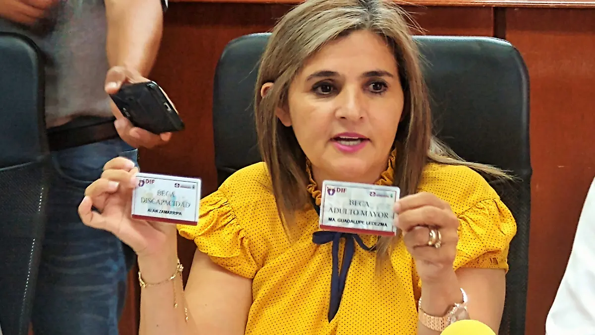 1 Darán becas de 400 pesos al mes a discapacitados y adultos mayores1