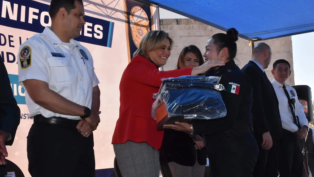 entrega de uniformes a mpales (27)