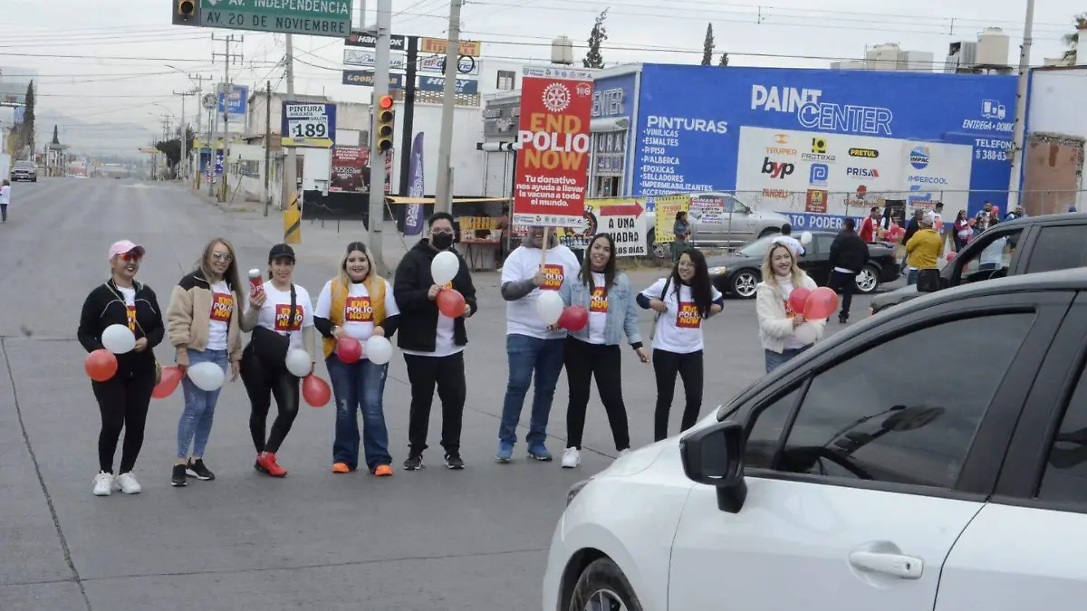 botean contra el polio 