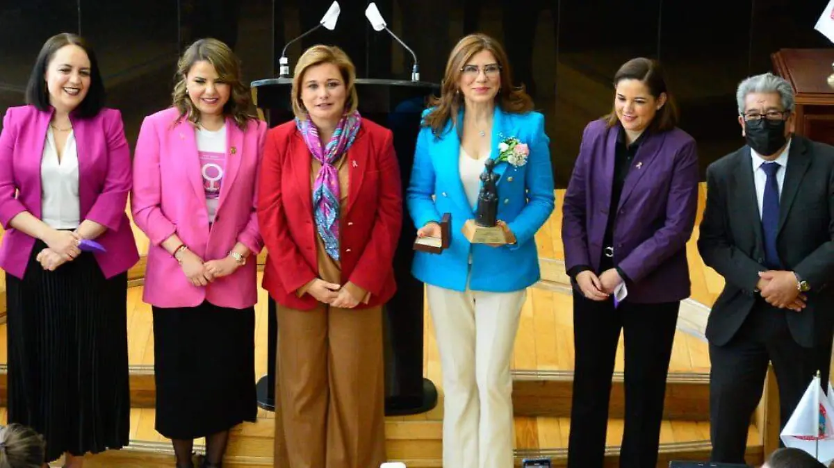 premio chihuahuense destacada maru campos