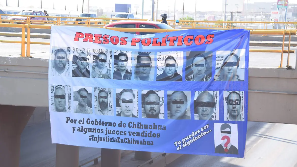 cuelgan manta contra presos politicos en puente periferico de la juventud juan escutia (6)