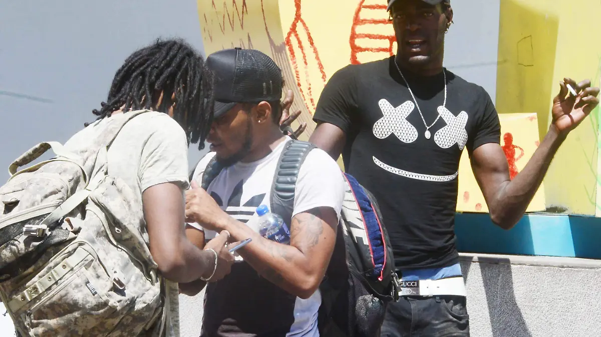 migarntes en la calle victoria del centro de la ciudad  (6)