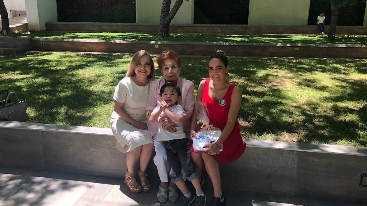 PRINCIPAL María de Jesús Ramos Aguilar, Clara Luz Aguilar de Ramos, Marcela Castillo Ramos y Leonardo Castillo Ramos