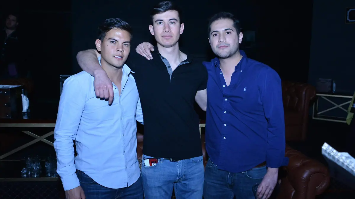 DSC_0366 Amigos disfrutando l a velada