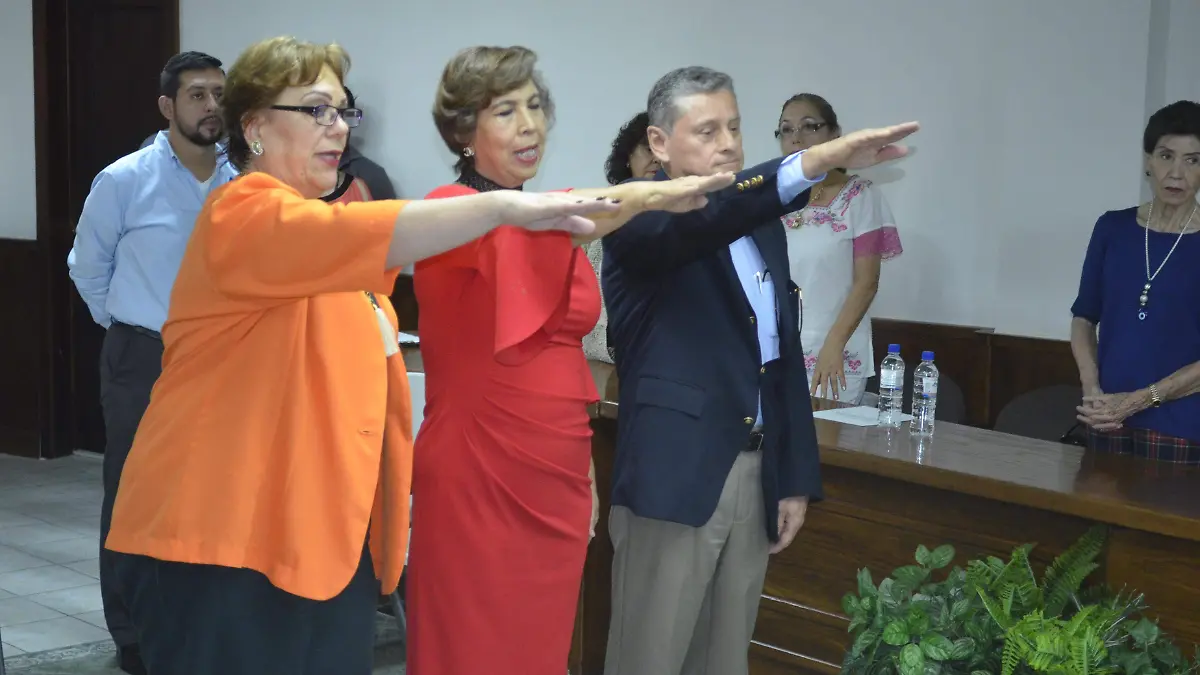 Toma de protesta Comisiòn Estudios Històricos