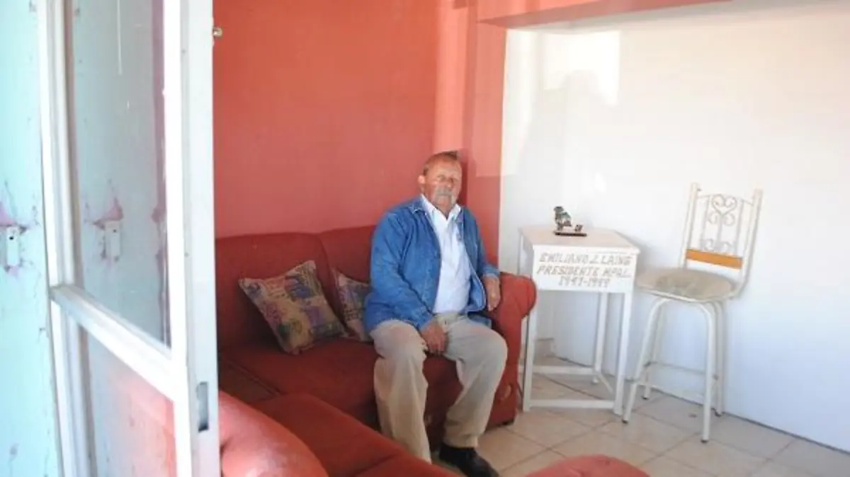 la-don-rosendo-navarro-muestra-oficina-de-fundacion