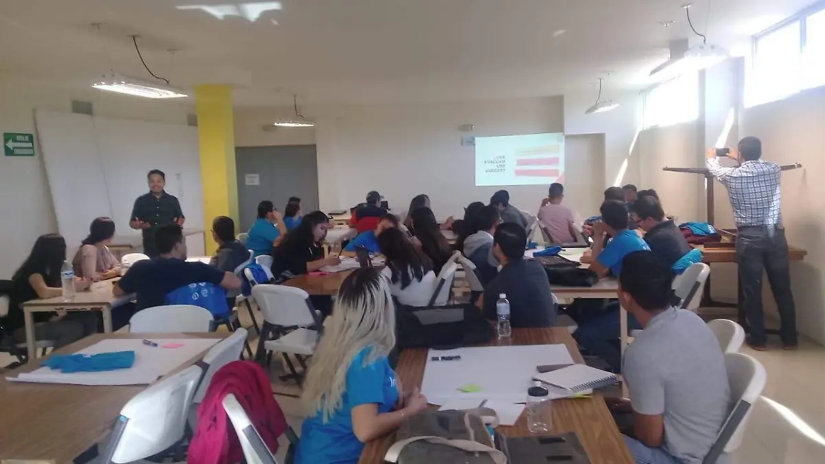se reunen jovenes