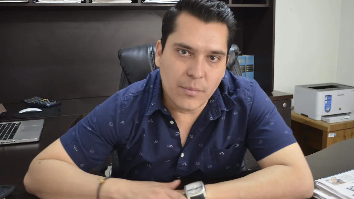 Roberto Carreon Secretario