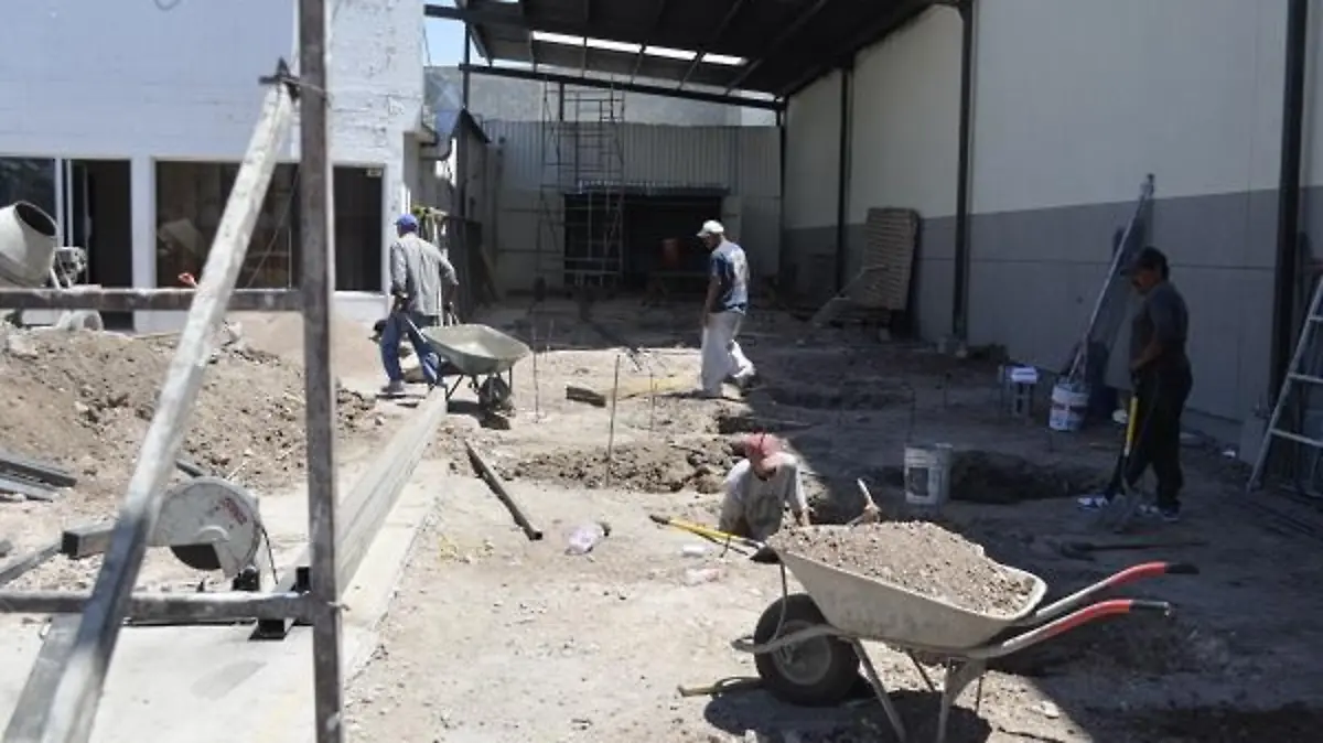 s-entre-andamios-arena-y-mezcla-celebran-la-santa-cruz