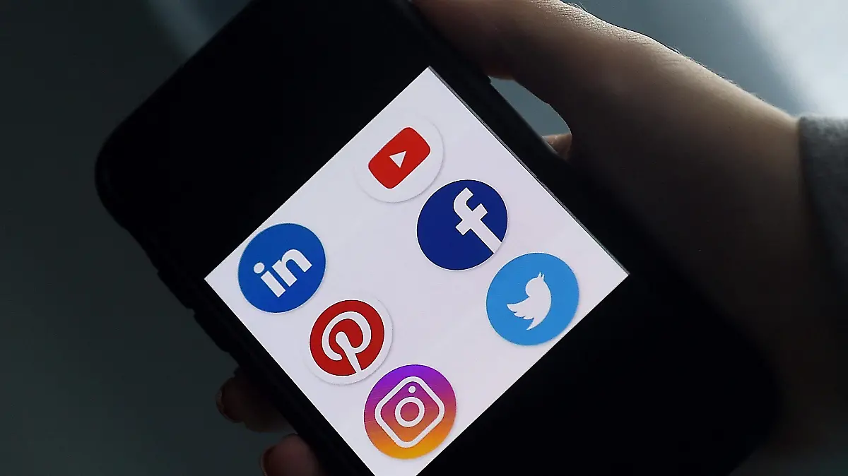 Acciones de Facebook recuperan valor después de falla masiva