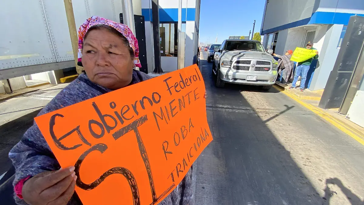 Campesinos se manifiestan en la caseta de Sacramento