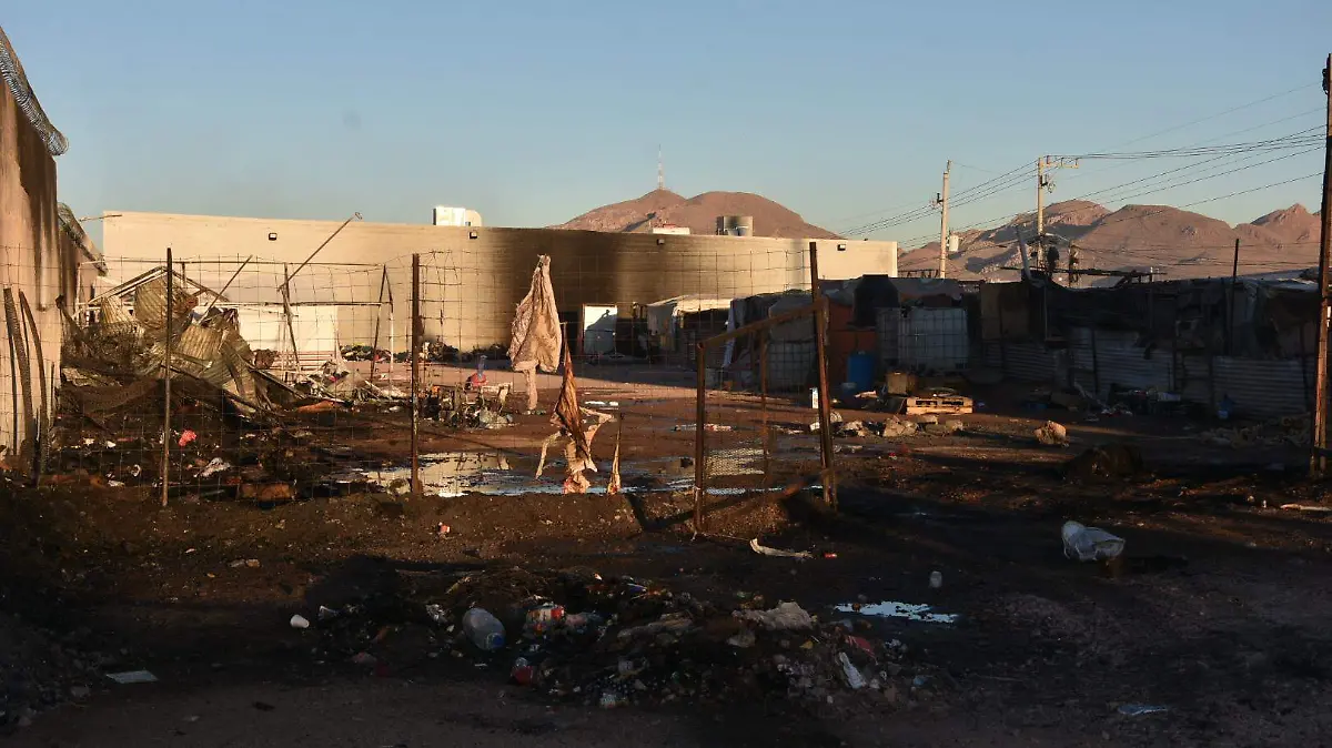 CAMPAMENTO MIGRANTE DESTROZADO