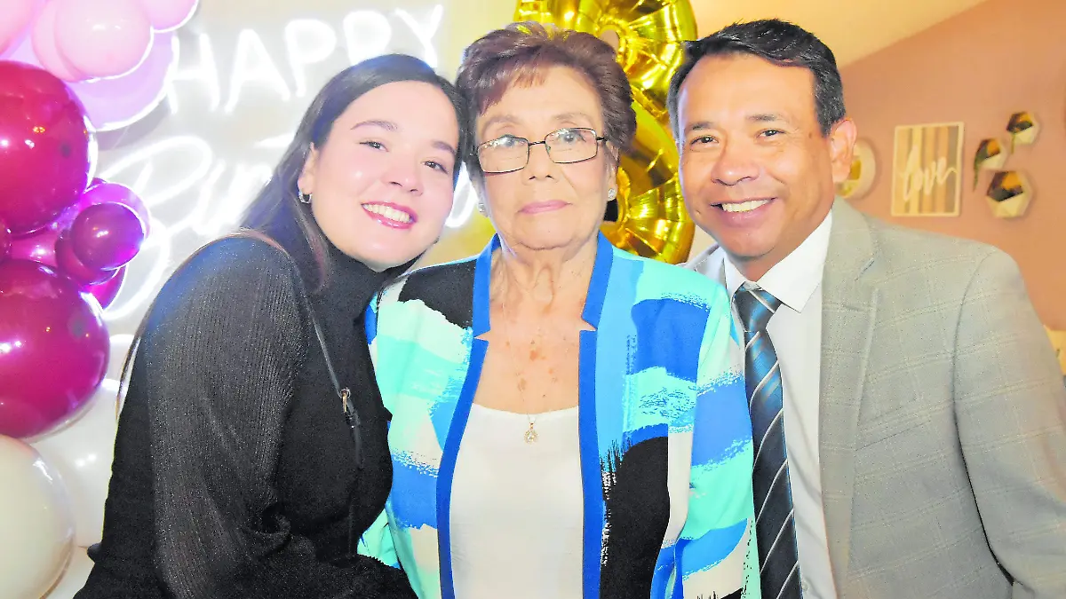 luisa, esperanza y arturo lara_CMYK